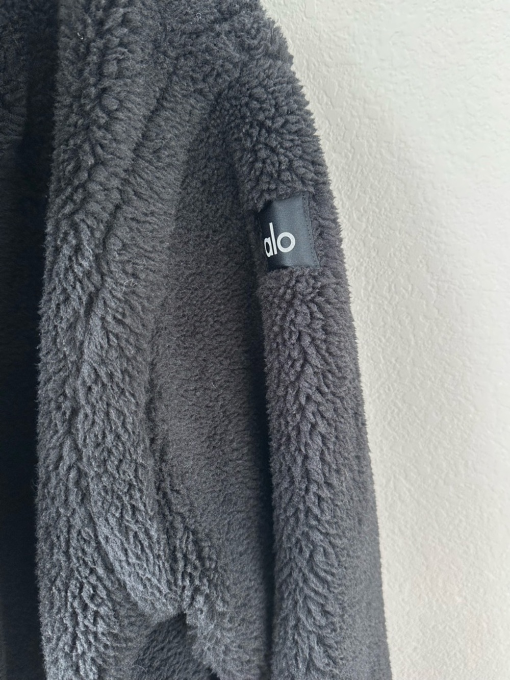 ALO Yoga Oversized Sherpa Teddy Trench Coat in Black SZ S - Picture 3 of 7